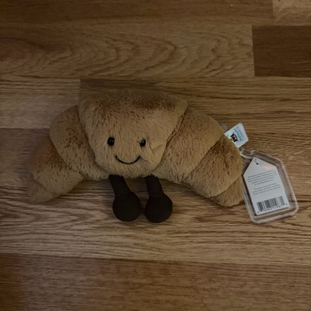 Crossiant jellycat BNWT comes with tag protector rare and perfect condition